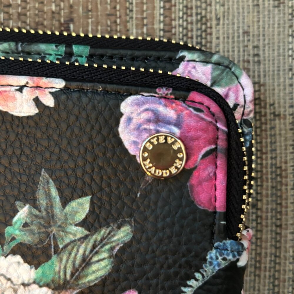 Steve Madden Floral Wristlet - NWT - Picture 11 of 11